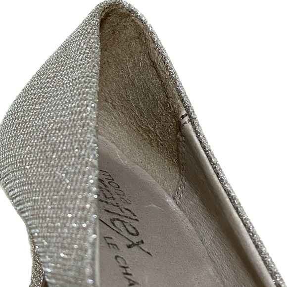 Le Chateau ‘Moda Reflex’ Gold Heels - Picture 16 of 16